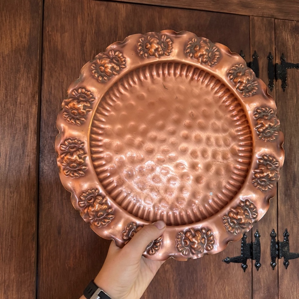 Solid Copper Plate Platter Gregorian Floral Hammered Edge Vtg 13.5” Diameter Uta